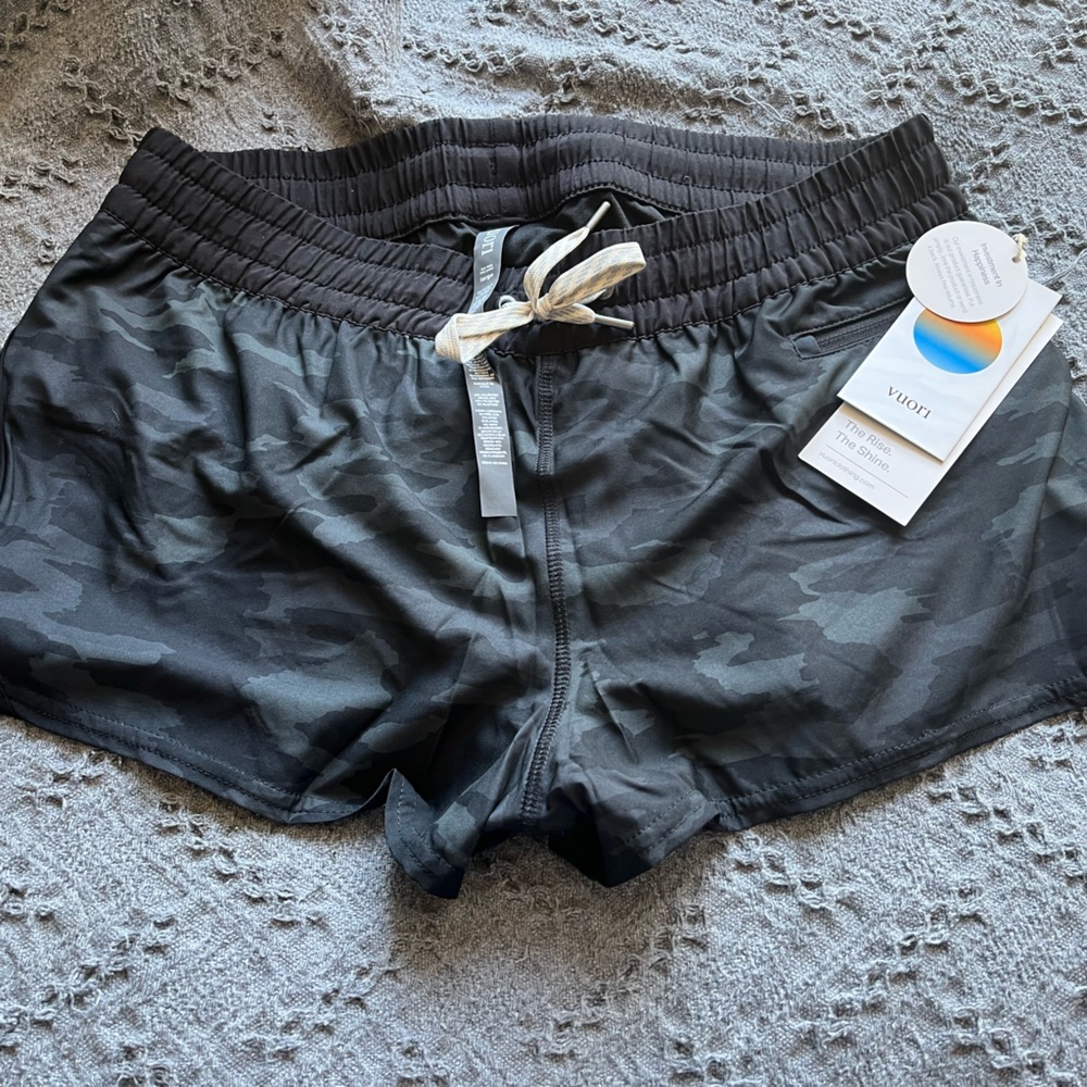 Women's Black Vuori Clementine Shorts